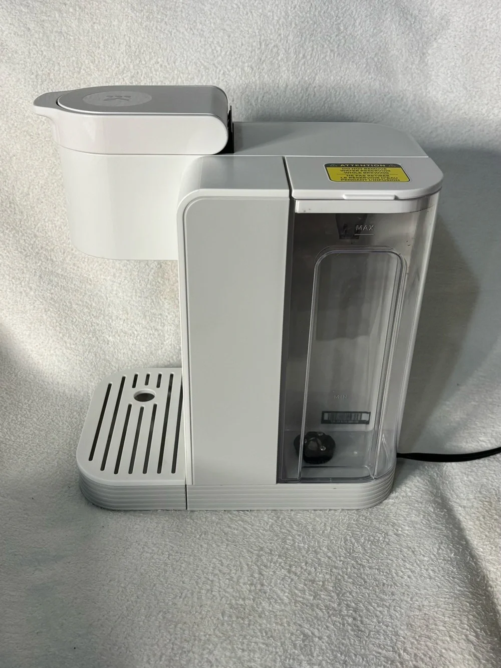 Keurig White Single-Serve Coffee Maker with Blue Indicator Lights
